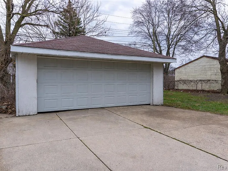 3903 Gloria St — Photo 3