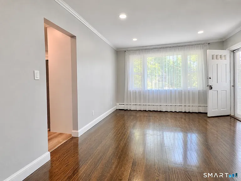 444 Huntington Rd — Photo 2