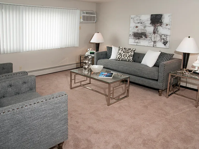 Hamline Pointe Apartments — Photo 32