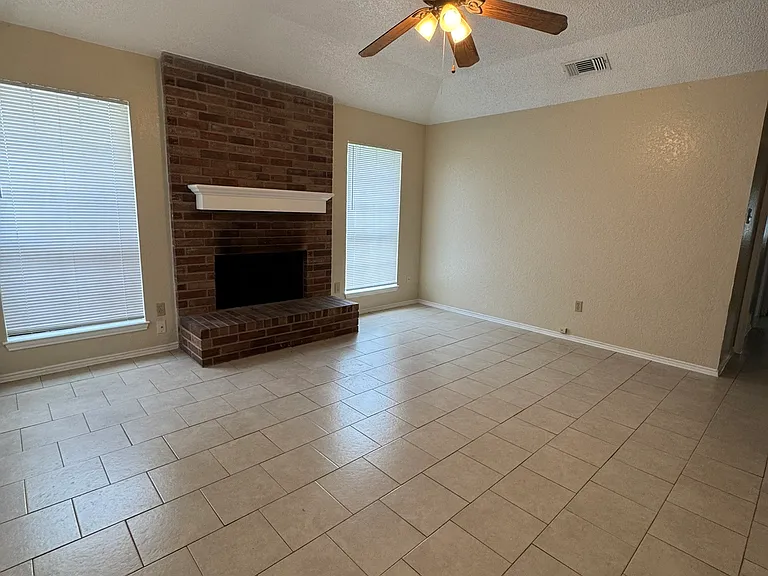 4520 Mizzenmast Ct — Photo 4