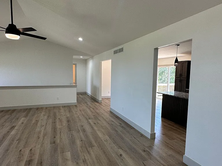 165 Mesa Dr — Photo 9