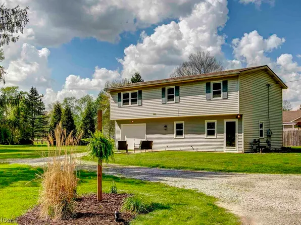 7350 Gilbert St, Chippewa Lake, OH 44215