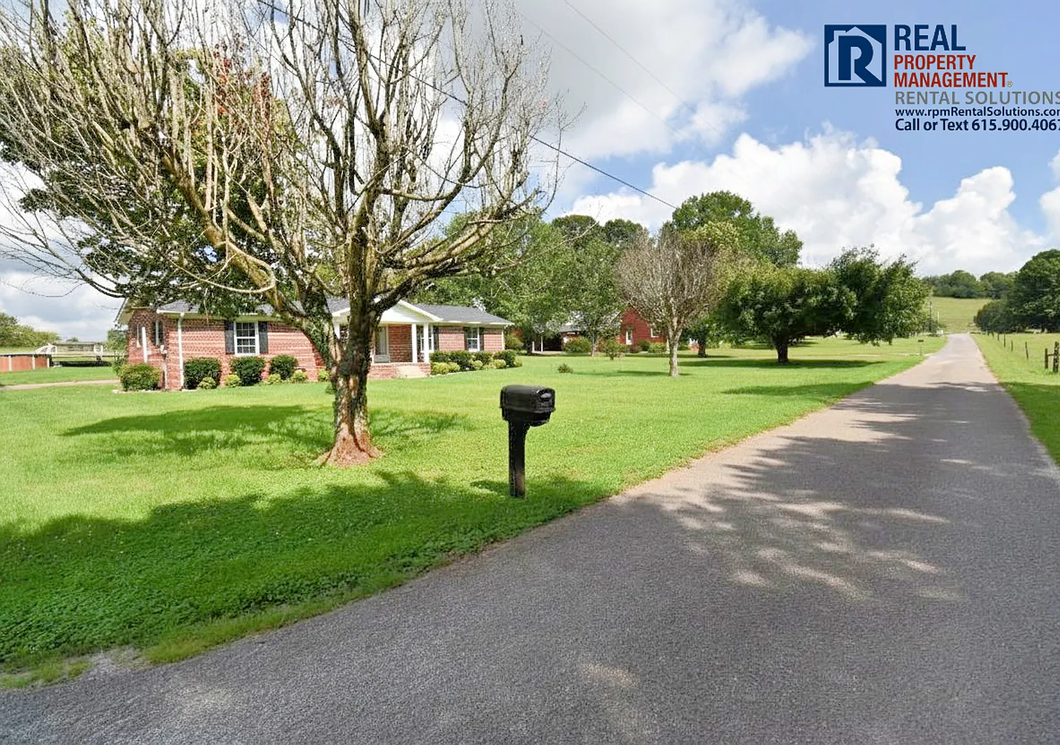 Beautiful 3bd, 2ba plus bonus room and pool in Woodbury! — Photo 2
