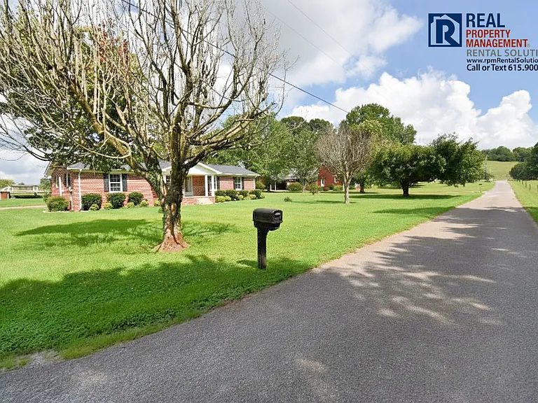 182 Riverbend Dr — Photo 2