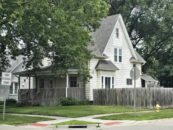411 4th Ave, Charles City, IA 50616