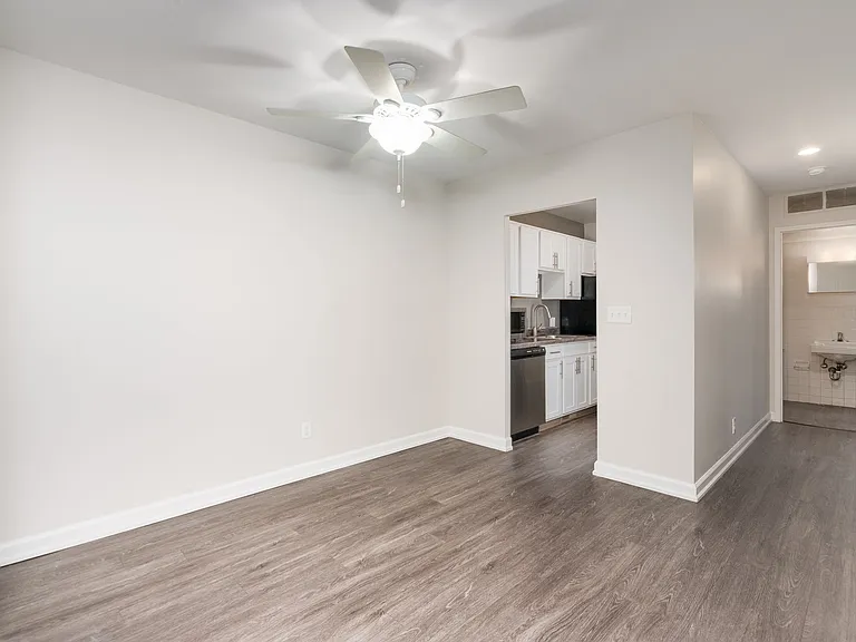 500 E Fulton St — Photo 5