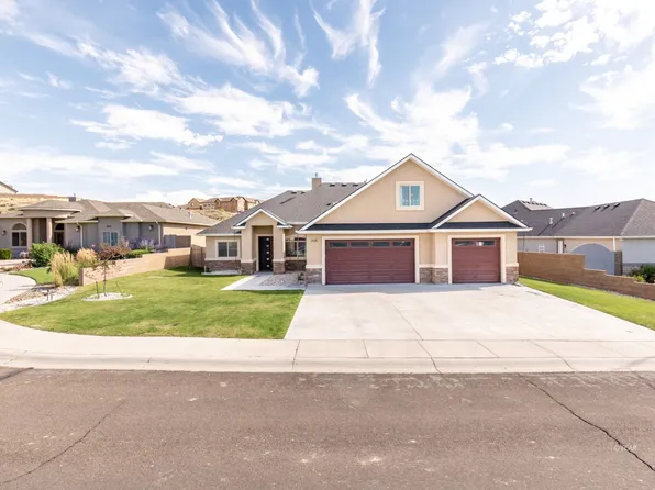 208 Palmers Ct, Elko, NV 89801