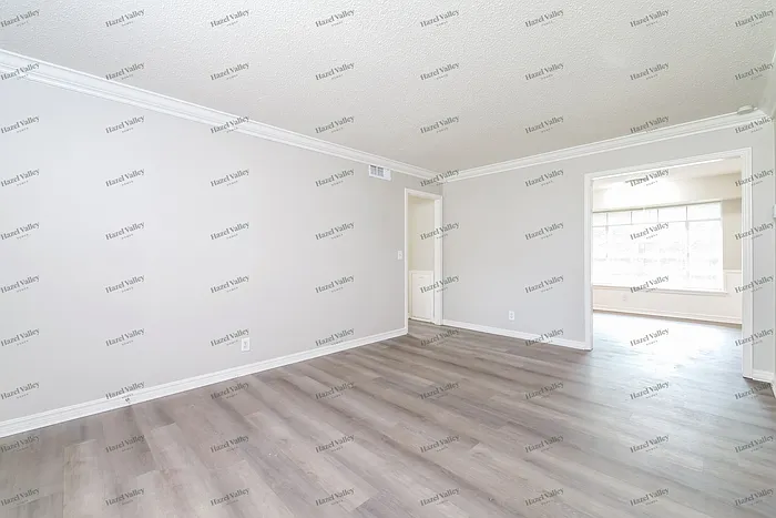 4 bed, 1.0 bath, 980 sqft, $1,295 — Photo 4