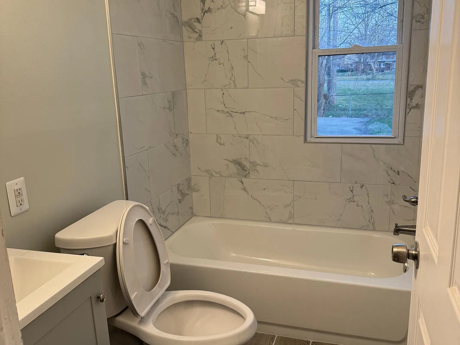 547 Campbell St — Photo 3