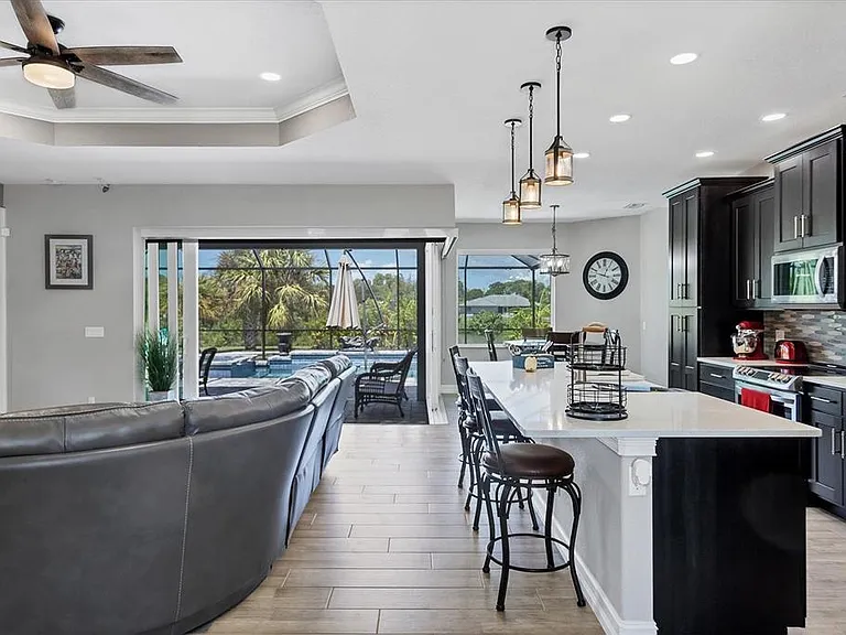 7403 Snow Dr — Photo 10