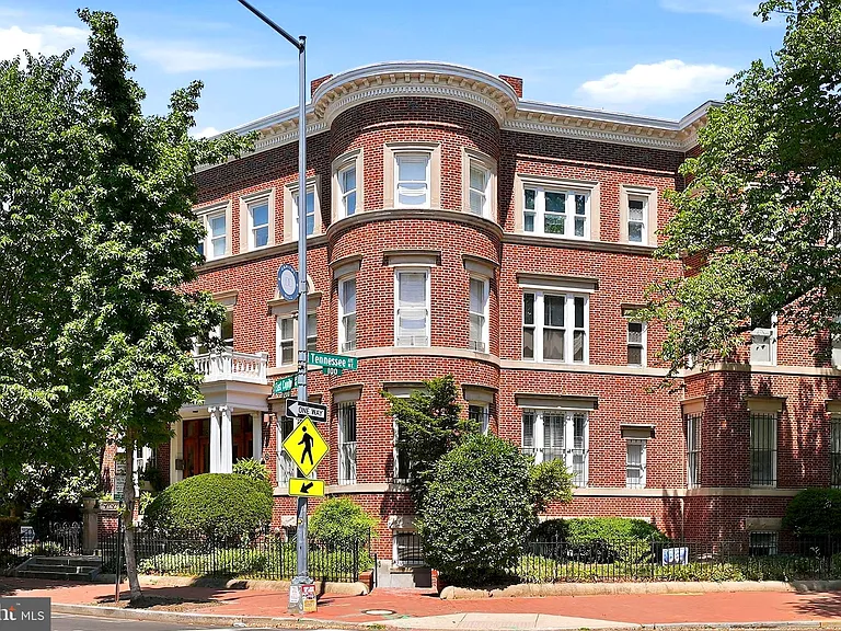 1200 E Capitol St NE #1 — Photo 2