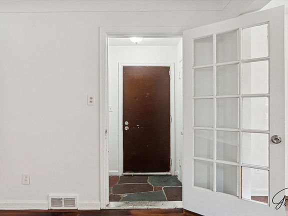 4th image of 14137 Warwick St