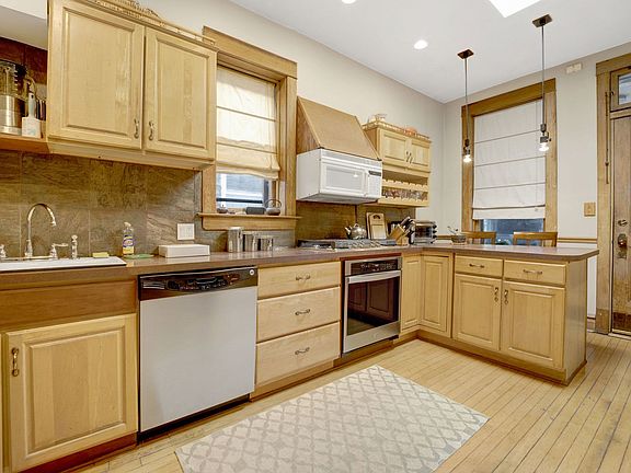 3rd image of 2520 N Western Ave #2