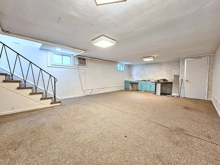 571 Charles Ave #2 — Photo 31