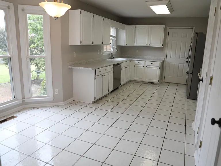10033 Willow Cove Rd SE — Photo 6