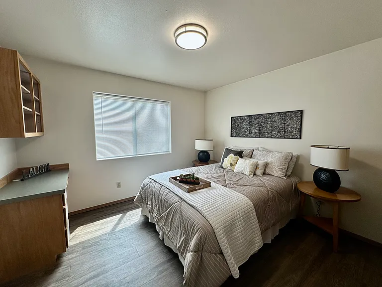 University Court Apartments — Photo 16