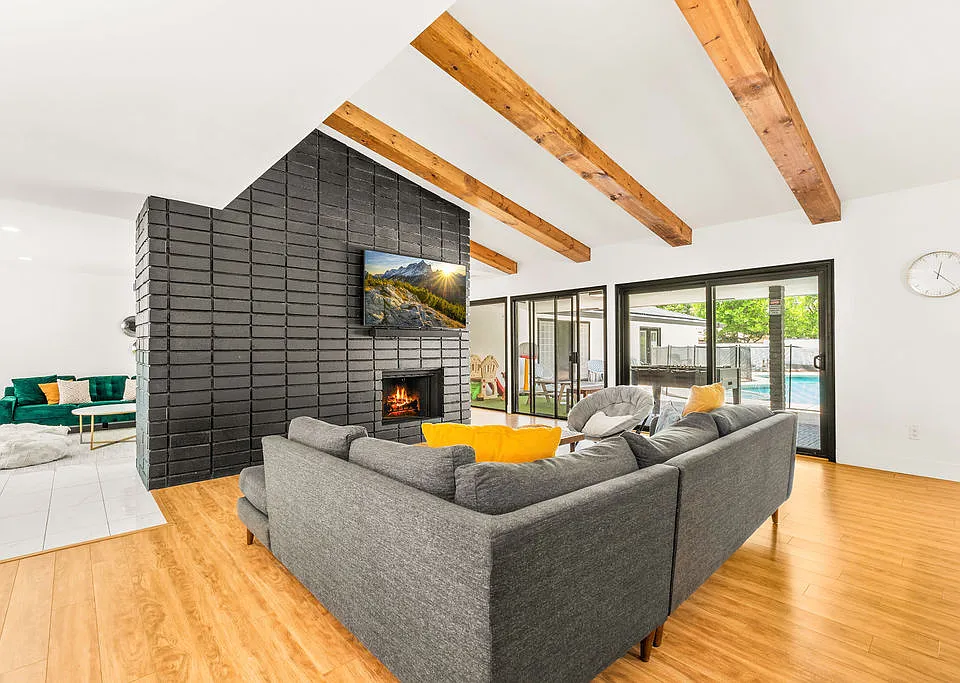 3888 Fremontia Dr