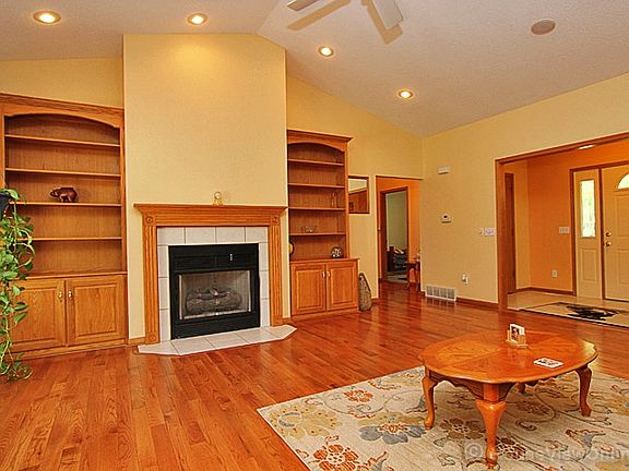 5th image of 200 Windwood Lake Dr