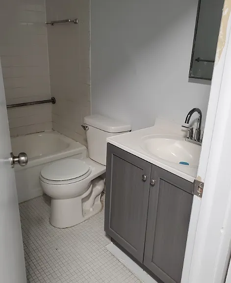 Dolson Arms Apartments — Photo 22