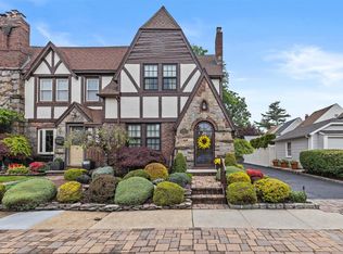 306 Buchanan Ave, Mineola, NY 11501