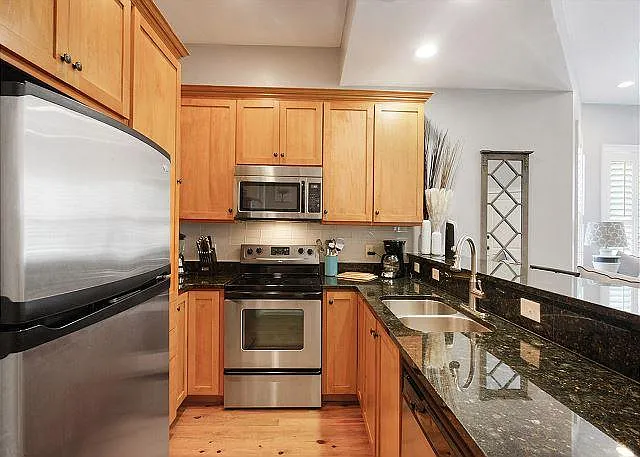 305 E Bolton St — Photo 5