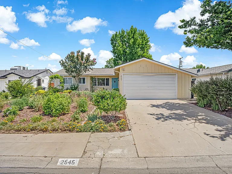 2545 Dewitt Ave — Photo 30