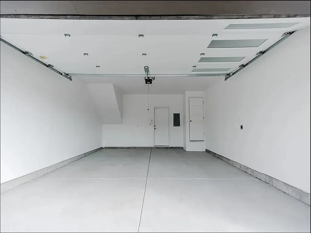 2 bed, 2.5 bath, 1482 sqft, $2,668 — Photo 4