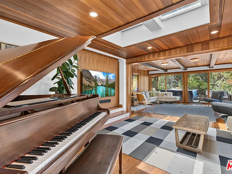 1738 Topanga Skyline Dr — Photo 14