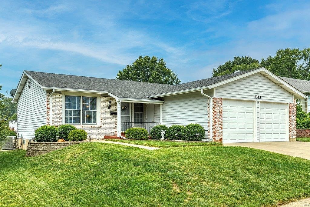 1313 Woodpath Dr, Florissant, MO 63031 Zillow
