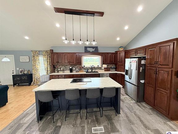 3rd image of 111 Heritage Dr