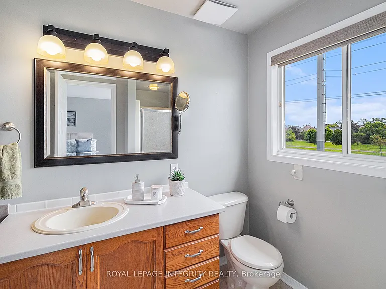 564 Renaissance Dr — Photo 3