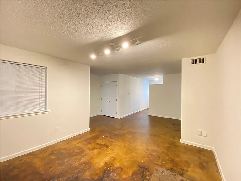1112 Lawrence St #13 — Photo 3