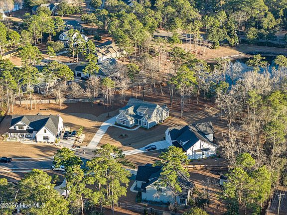 3rd image of 233 Hampton Court