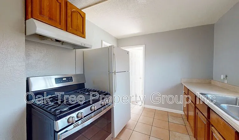 6621 Bancroft Ave — Photo 14