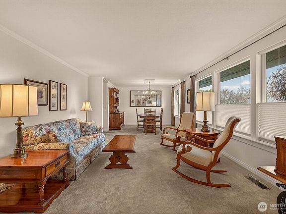 5th image of 1484 Elmwood Street