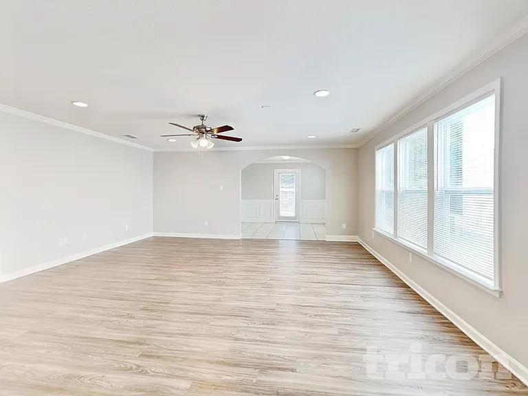 451 Presidents Ct — Photo 16