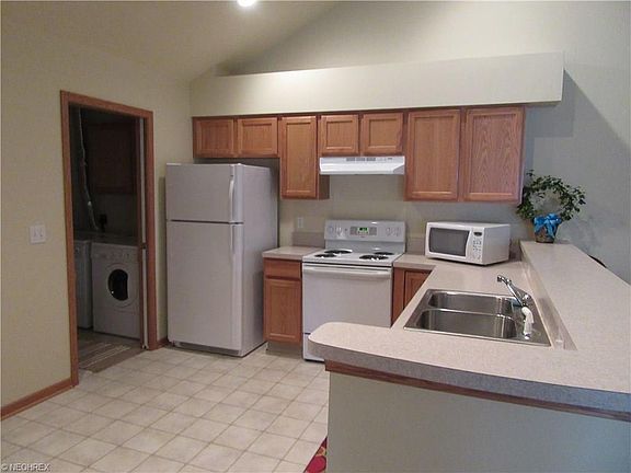 4th image of 1956 S Lincoln Ave Unit 4