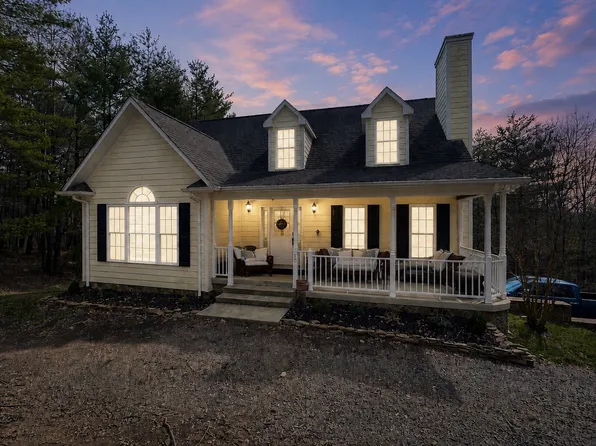 619 Maplewood Dr, Galax, VA 24333