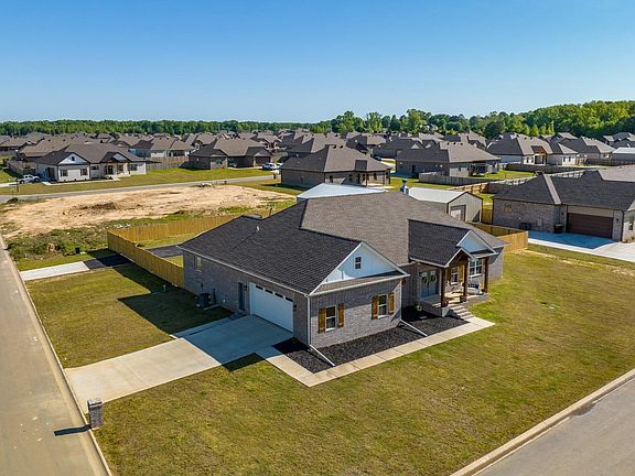 3rd image of 85 Opie Dr