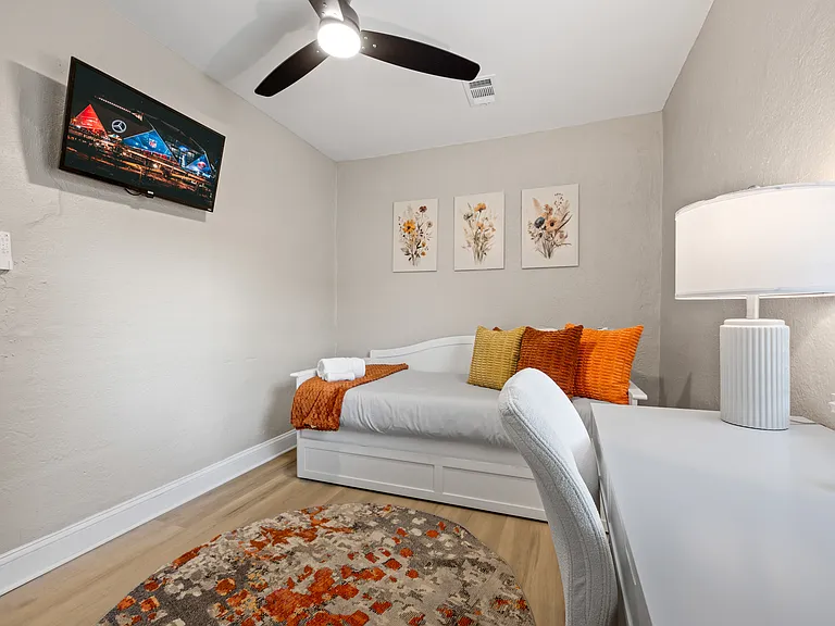 153 S Ave SE #1 — Photo 9