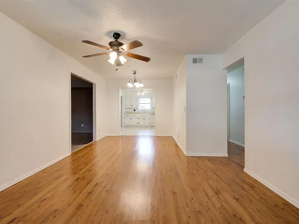 929 W Mitchell Dr, Midwest City, OK 73110