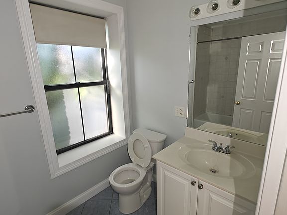 3rd image of 116 W Pearl St