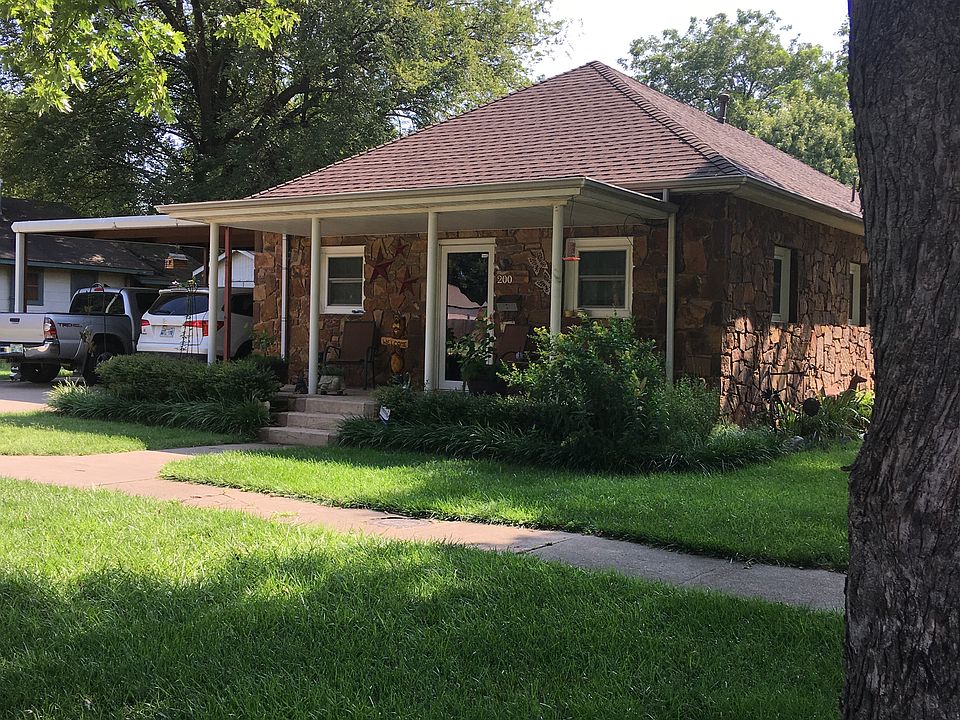 2nd image of 200 N 11th St