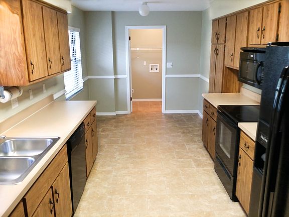 3rd image of 2847 NE 32nd Pl