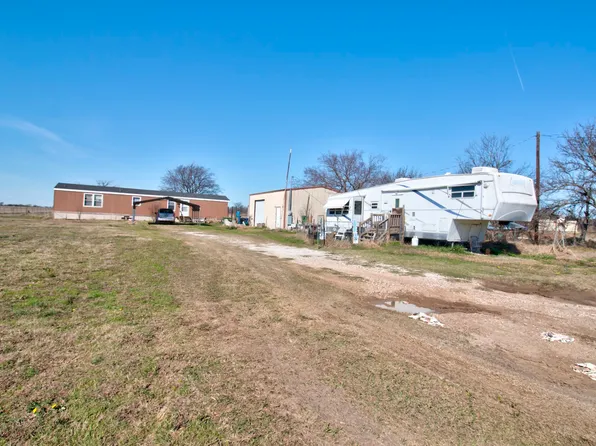 621 S Union St, Whitesboro, TX 76273