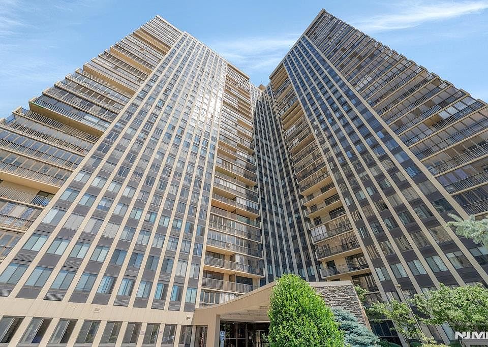 1st image of 200 Winston Dr APT 106