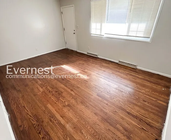 1359 Cove Ln — Photo 4