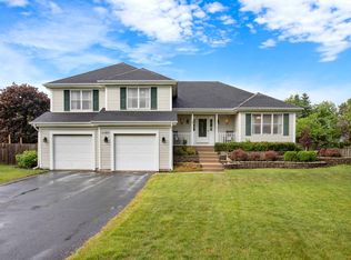 1121 Boxwood Ct, Crystal Lake, IL 60014