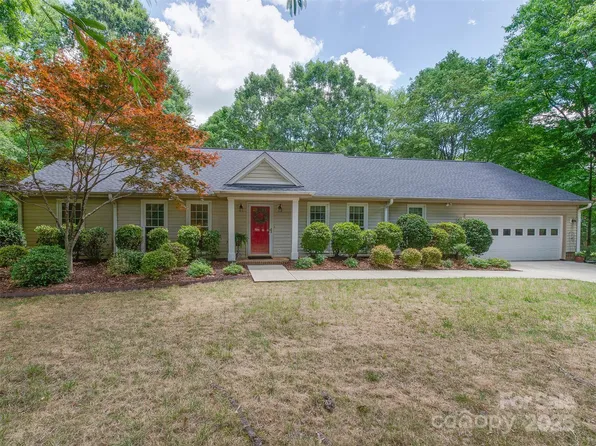 8413 Wellington Ln, Harrisburg, NC 28075