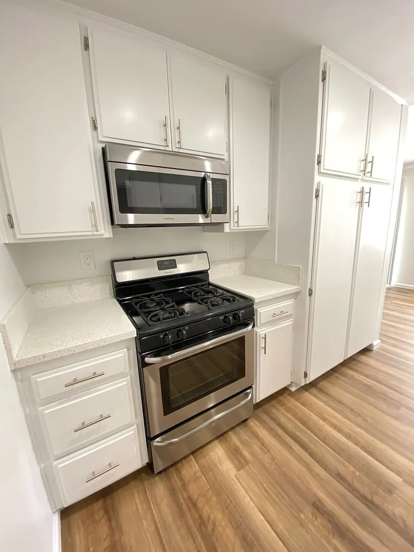 2475 Corinth Apartments — Photo 3